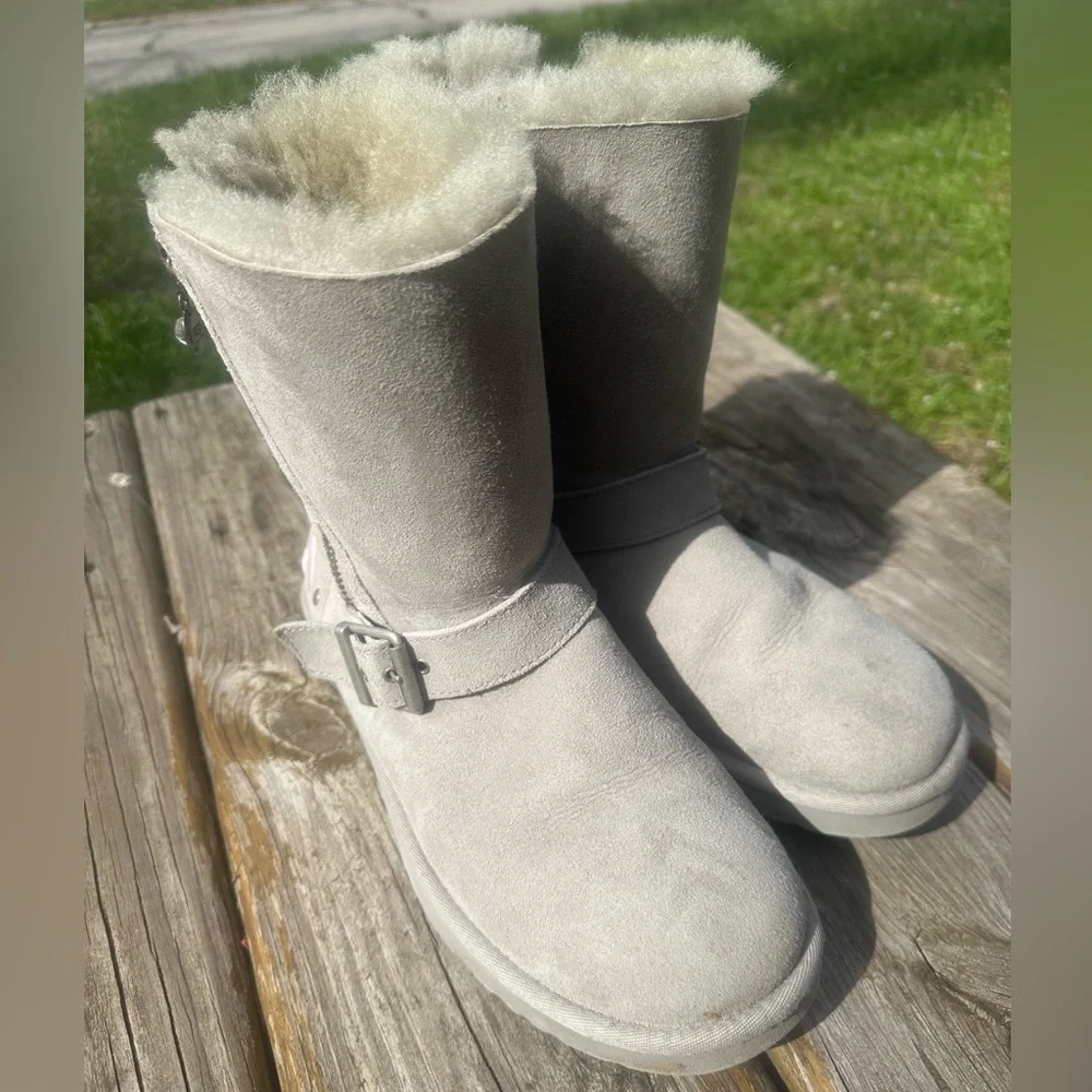 UGG Blaise Breast Cancer Limited Edition Women's Seal Size 8 - Picture 1 of 6
